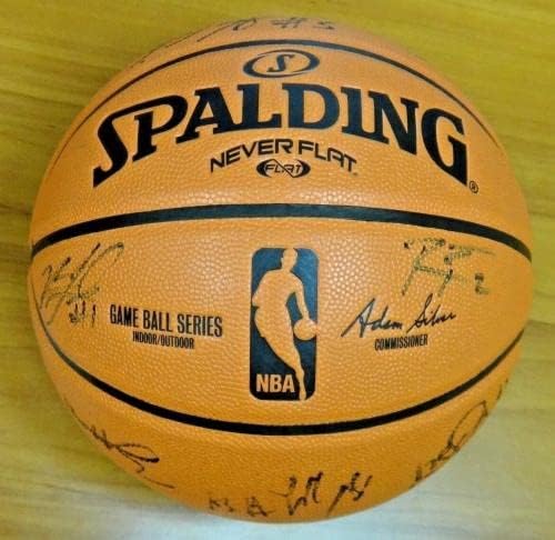 Баскетболен отбор Далас Маверикс 2014-15 Подписа 13 баскетболни топки с Дирк Новицки / Dirk Nowitzki - Баскетболни топки