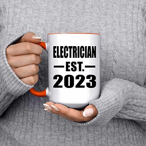 Дизайн, Създаден от Електротехник EST. 2023, Кафеена Чаша с Акцент на 15 унция, Оранжева Керамична Чаша за Чай с дръжка,